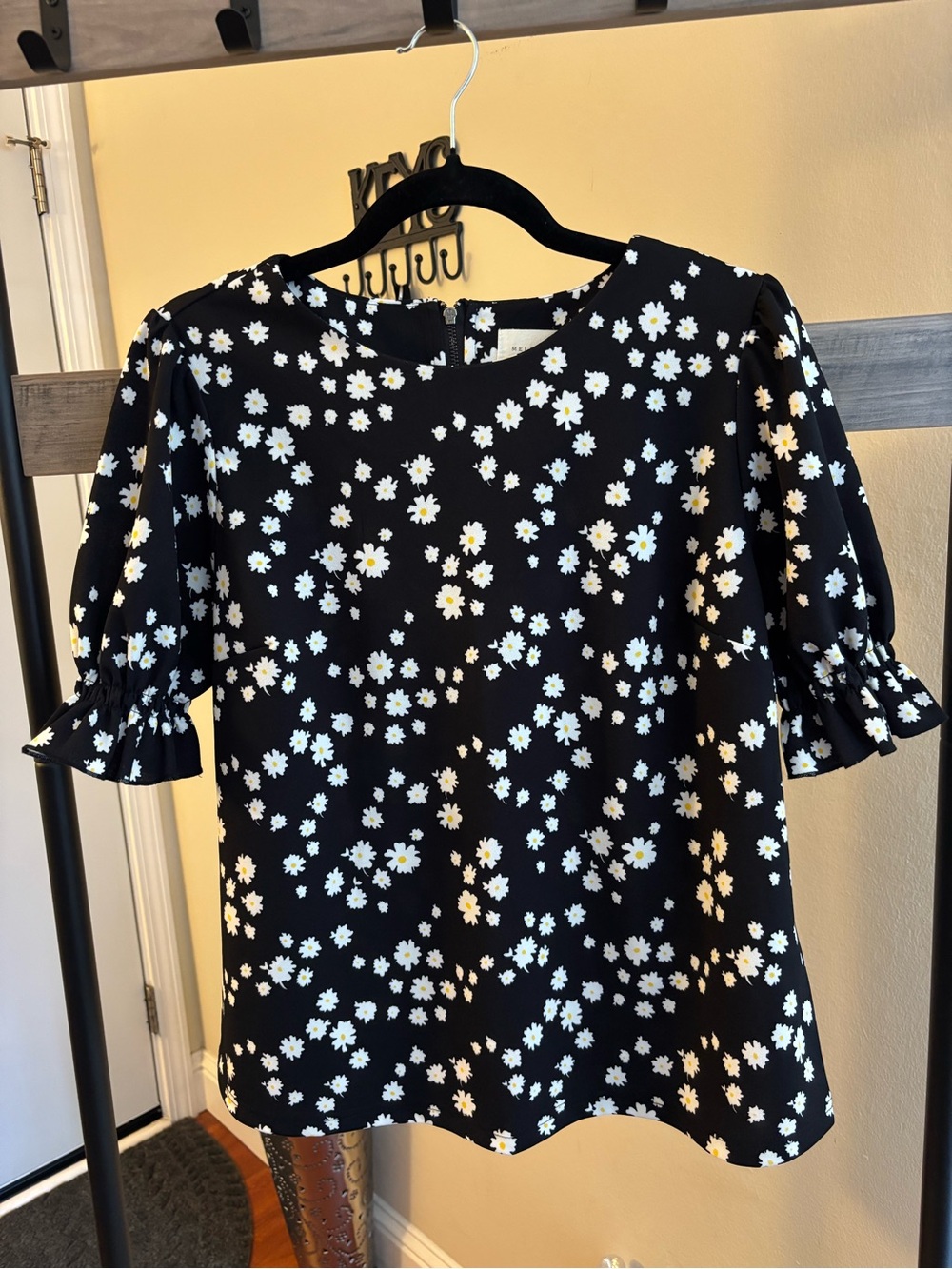 MELLODAY Black Daisy Print Puff Sleeve Blouse